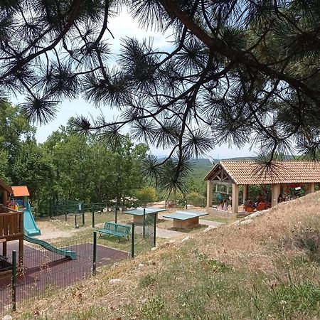 Maisonnette En Residence Avec Piscine Et Tennis サン・ヴァリエ・ド・ティエ エクステリア 写真