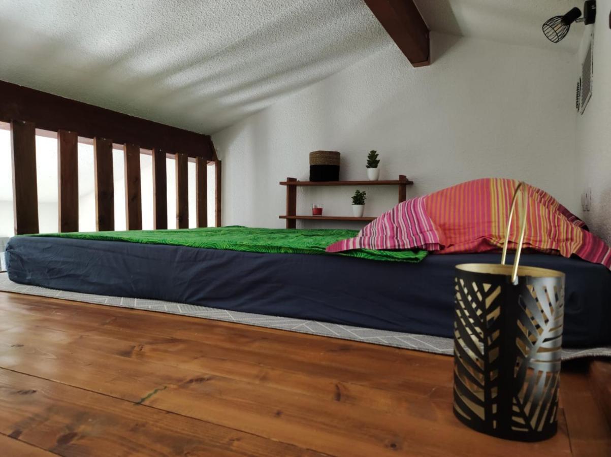Maisonnette En Residence Avec Piscine Et Tennis サン・ヴァリエ・ド・ティエ エクステリア 写真